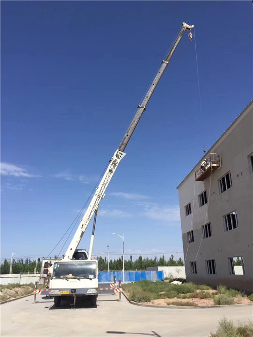 隆林“轻装强干”—— 吊车的 “轻量化臂架” 技术